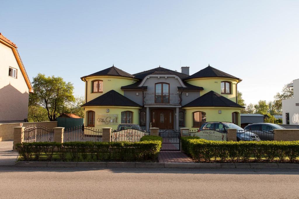 Villa Golf Szliács Szoba fotó