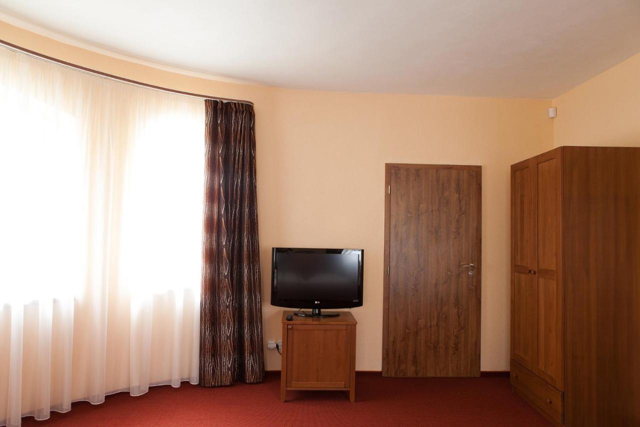 Villa Golf Szliács Kültér fotó
