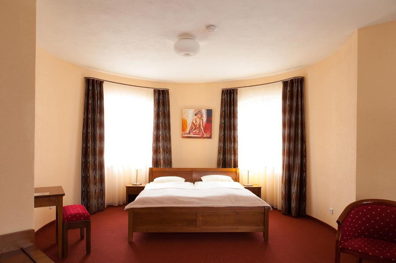 Villa Golf Szliács Kültér fotó
